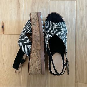 Black & White Chunky Sandal - Boutique